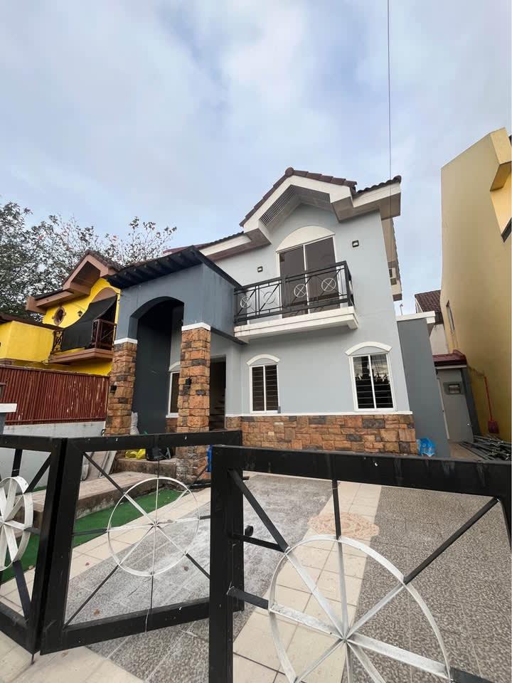 House For Rent at Hamilton Heights Las Piñas - rental in Manila