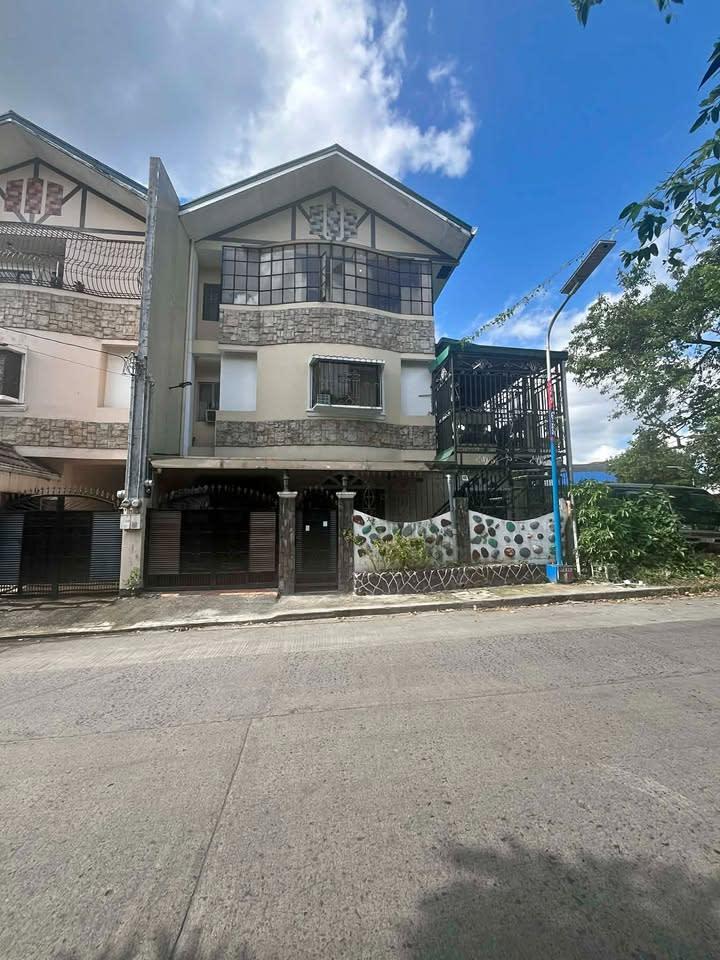 3 Beds 1 Bath House - rental in Marikina City
