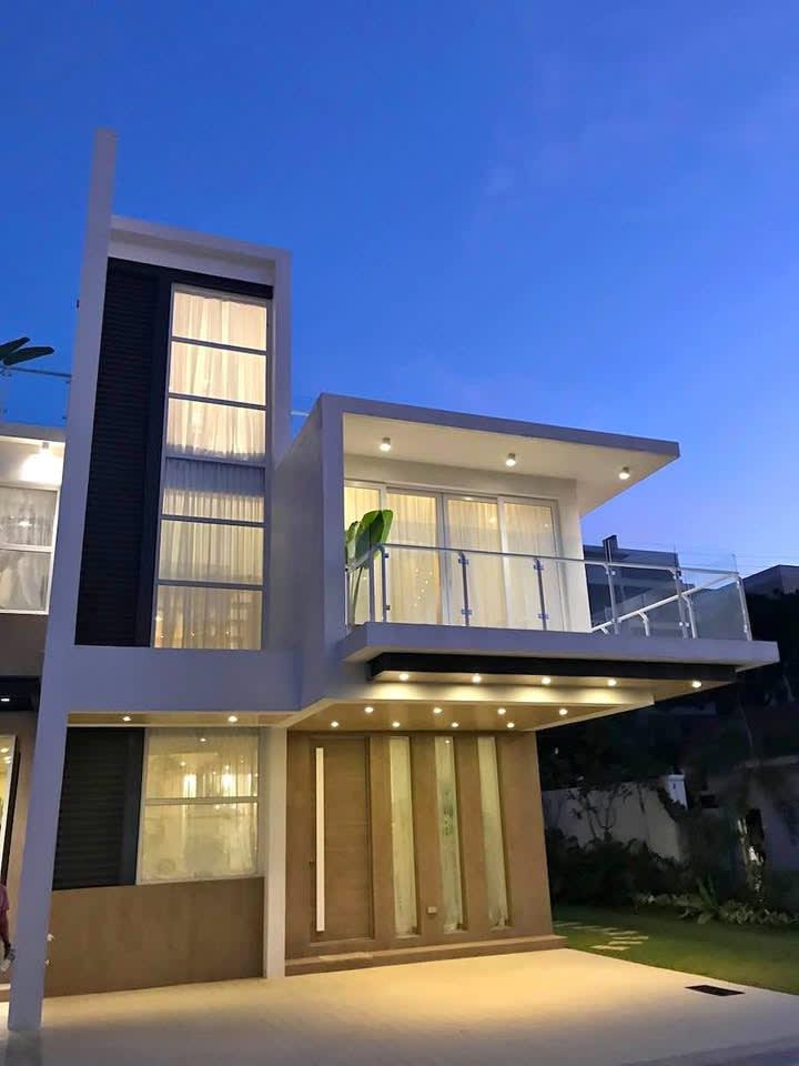 For Rent/Lease: 4BR Furnished Modern Elise House 3Fās - rental in BGC / Taguig