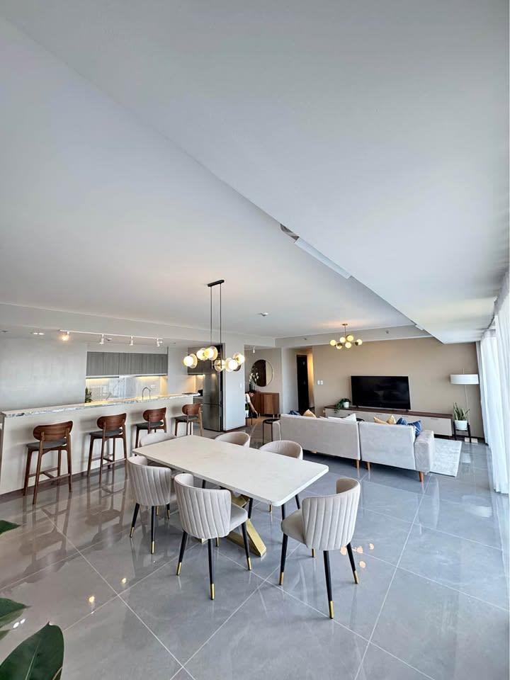 For Rent: 4BR Penthouse Unit Fully Finished in BGC Taguig Park McKinley West. Brand New Condo - rental in BGC / Taguig