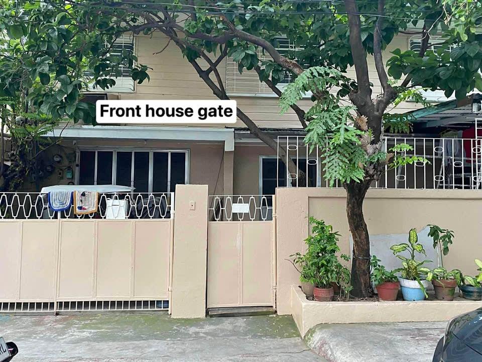 HOUSE FOR RENT 5 BEDROOM GOOD FOR BIG FAMILY - rental in Quezon City