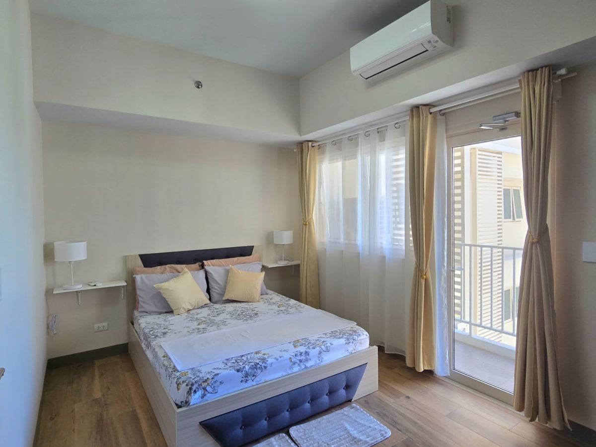 Modern 1 bedroom with balcony (furnished) - rental in BGC / Taguig