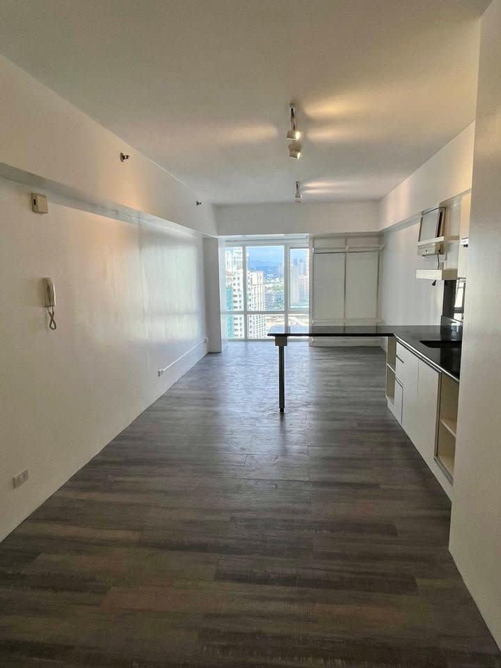 Legazpi Village, Columns Condomunium Studio - rental in Makati