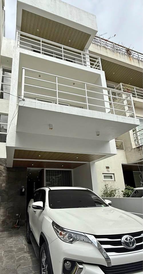 Rush House for rent in Mahogany place 3 near BGC The Fort - rental in BGC / Taguig