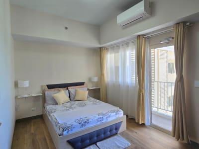 Modern 1 bedroom with balcony (furnished) - rental in BGC / Taguig